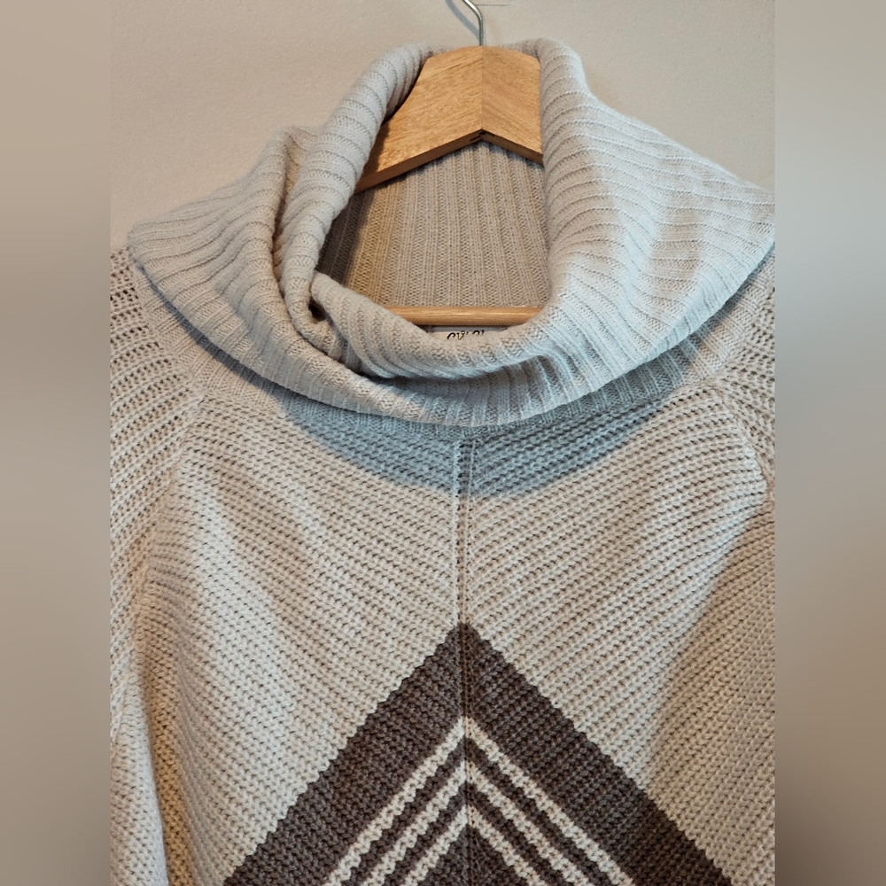 CW Classic Plus Size Sweater - Picture 5 of 7